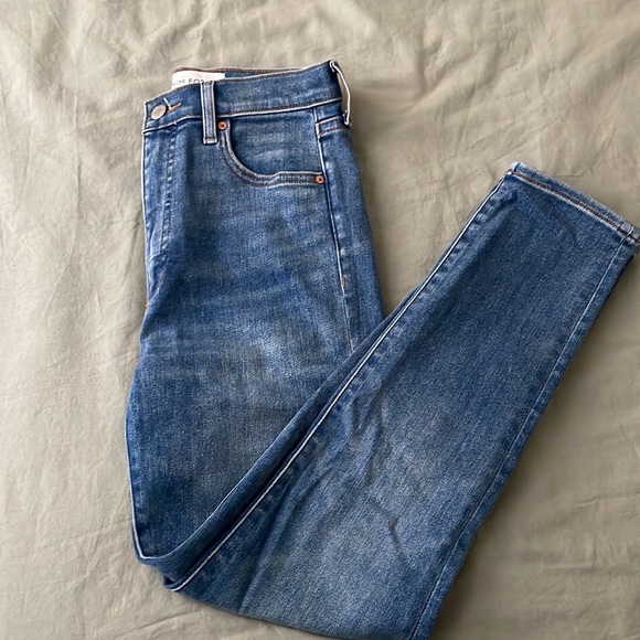 Aritzia Denim Forum The Lola High Rise Skinny 26L - Picture 5 of 8
